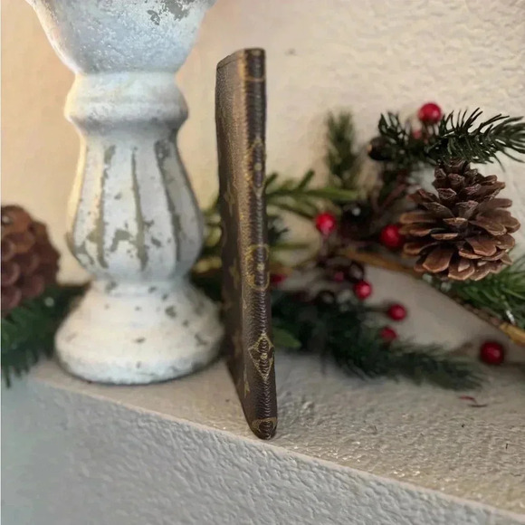 - Louis Vuitton monogram, eye glass case like new - Picture 5 of 14